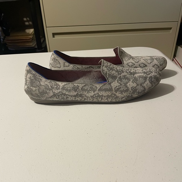 Rothy’s Ivory Grey Snake Loafer EUC Size 12 - Picture 2 of 4